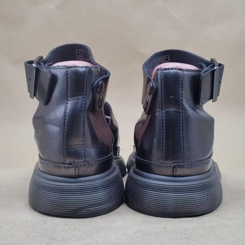 [BUNJANG] Dr. Martens Clarissa Sandals 250 / 닥터마틴 클라리사  샌들250