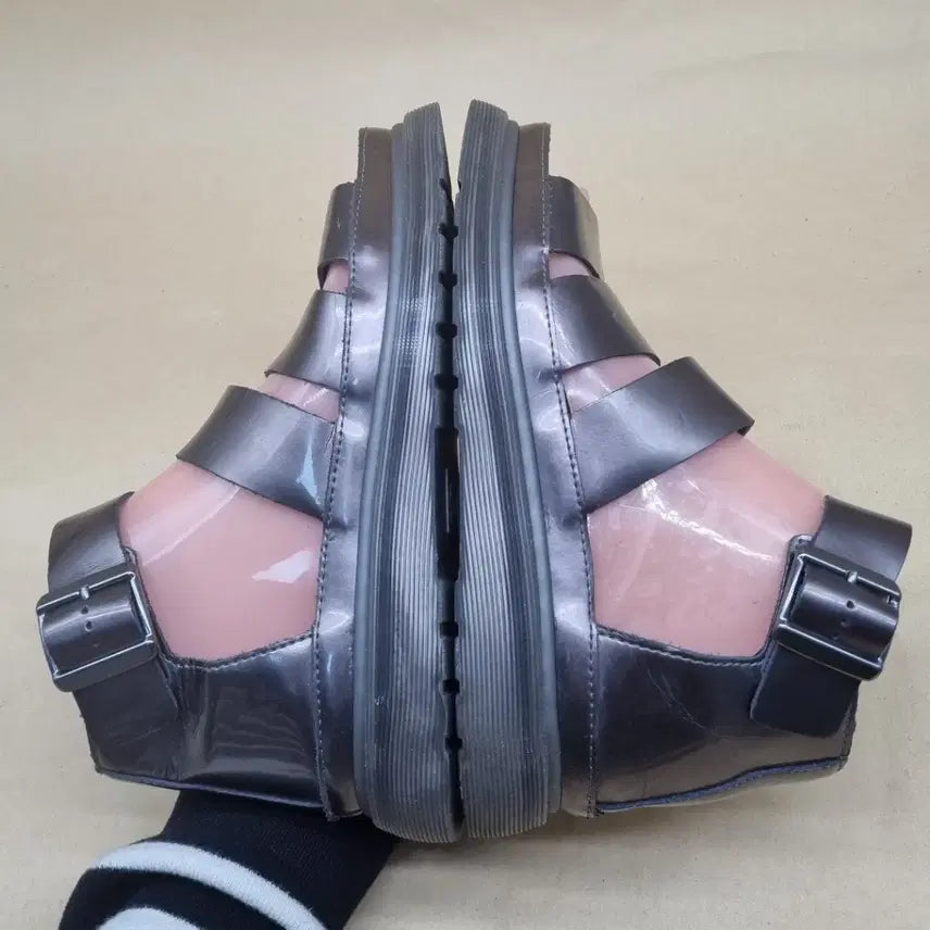 [BUNJANG] Dr. Martens Clarissa Sandals 250 / 닥터마틴 클라리사  샌들250