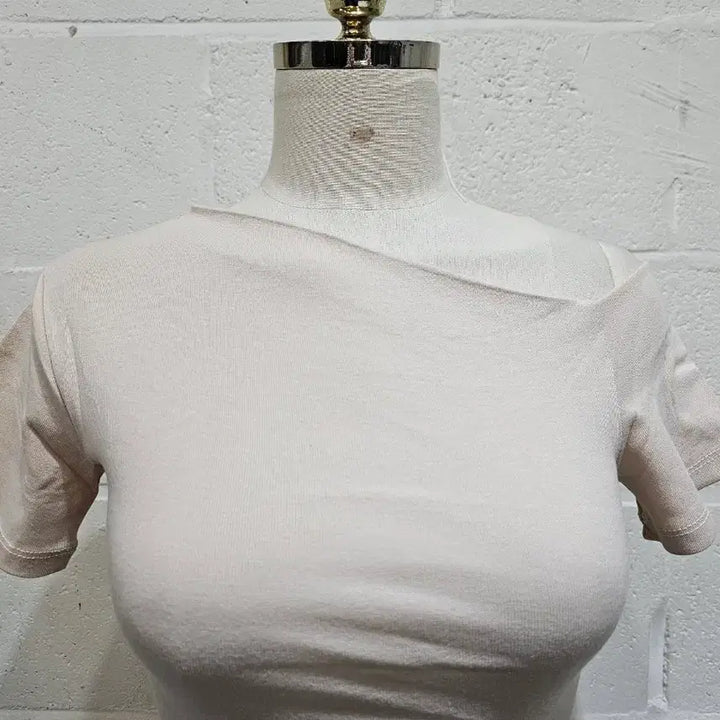 [BUNJANG] Off-Shoulder Crop Top - Light Beige / 한쪽어깨 오프숄더 크롭 무지 반팔- 연베이지