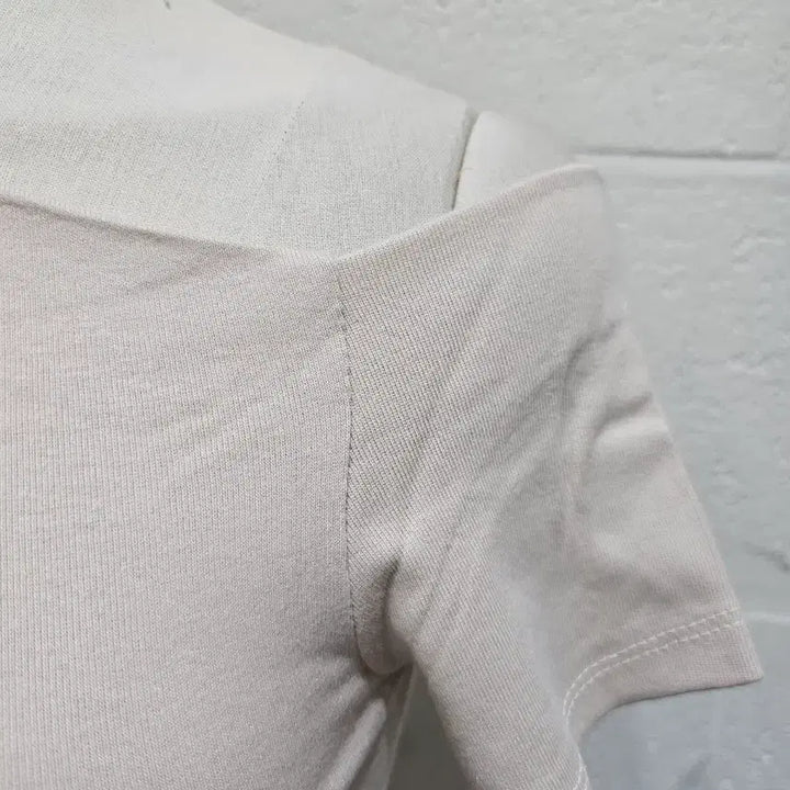 [BUNJANG] Off-Shoulder Crop Top - Light Beige / 한쪽어깨 오프숄더 크롭 무지 반팔- 연베이지