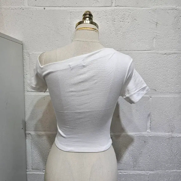 [BUNJANG] Off-Shoulder Crop Top - White / 한쪽어깨 오프숄더 크롭 무지 반팔- 화이트