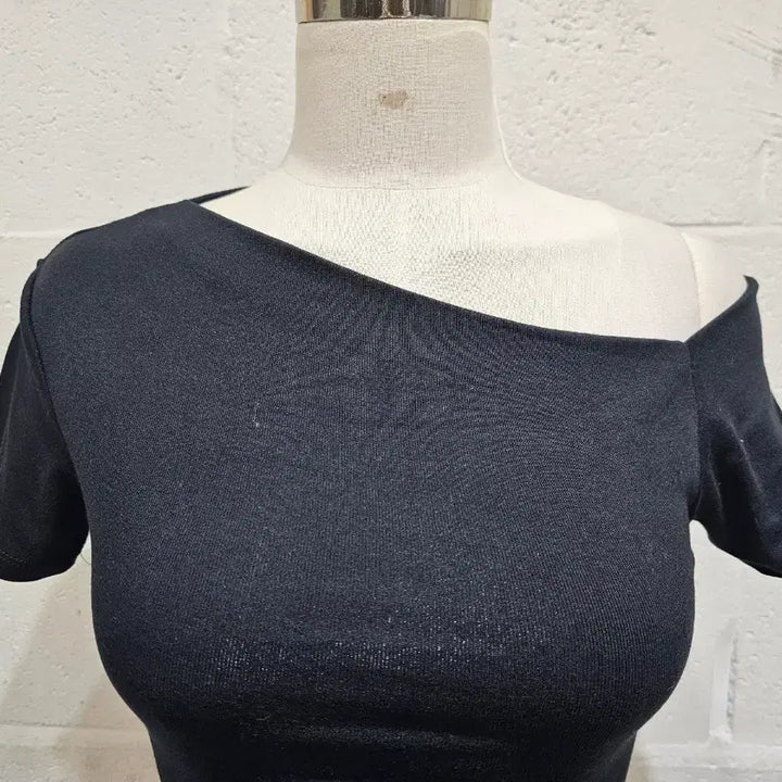 [BUNJANG] Off-Shoulder Crop Top - Black / 한쪽어깨 오프숄더 크롭 무지 반팔- 블랙