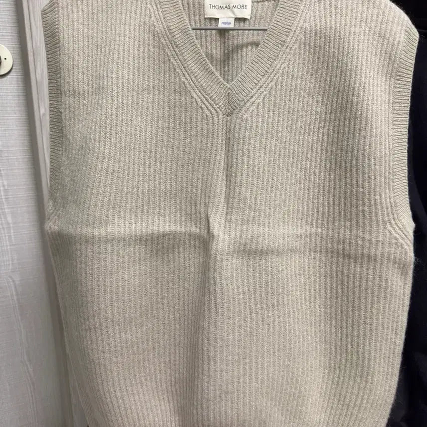 [BUNJANG] Thomas More Serge Knit Vest Ivory/Khaki / 토마스모어 세르쥬 니트 베스트 아이보리/카키