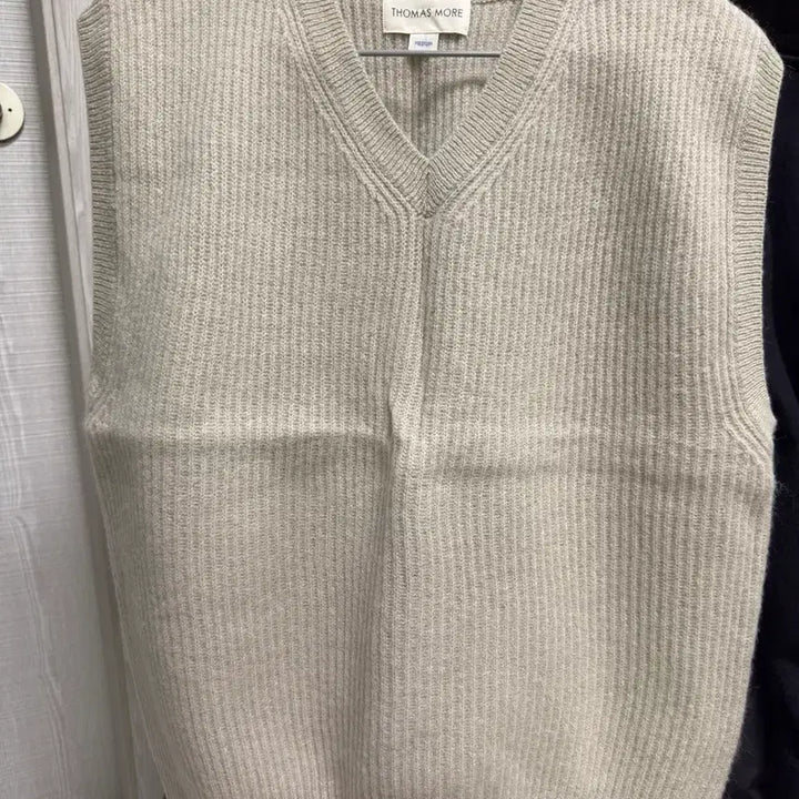 [BUNJANG] Thomas More Serge Knit Vest Ivory/Khaki / 토마스모어 세르쥬 니트 베스트 아이보리/카키