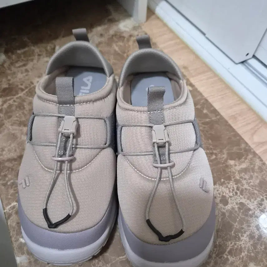 [BUNJANG] Fila Puffer Slip-on V2 Beige Shoes / 새상품 휠라 푸퍼 슬립온 V2  1XM02359G 베이지 230