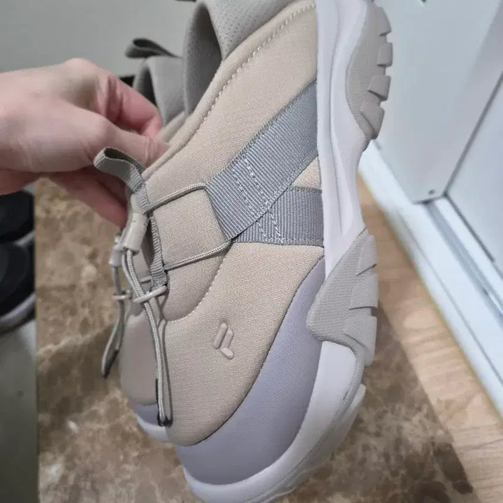 [BUNJANG] Fila Puffer Slip-on V2 Beige Shoes / 새상품 휠라 푸퍼 슬립온 V2  1XM02359G 베이지 230