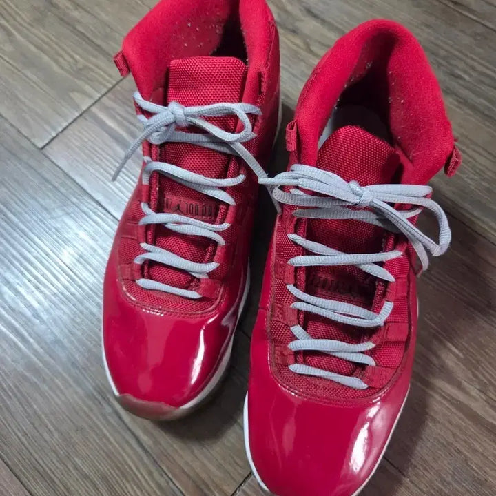 [BUNJANG] Air Jordan 11 Retro Red Basketball Shoes / 에어 조던 11 레트로 레드 농구화 270