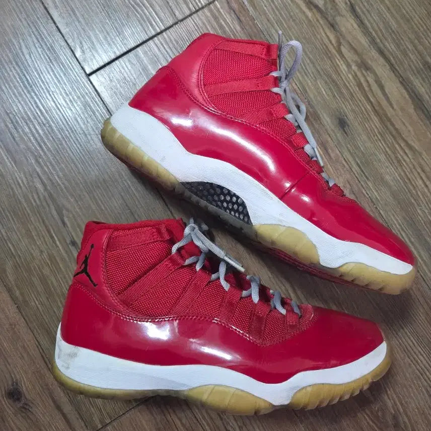 [BUNJANG] Air Jordan 11 Retro Red Basketball Shoes / 에어 조던 11 레트로 레드 농구화 270
