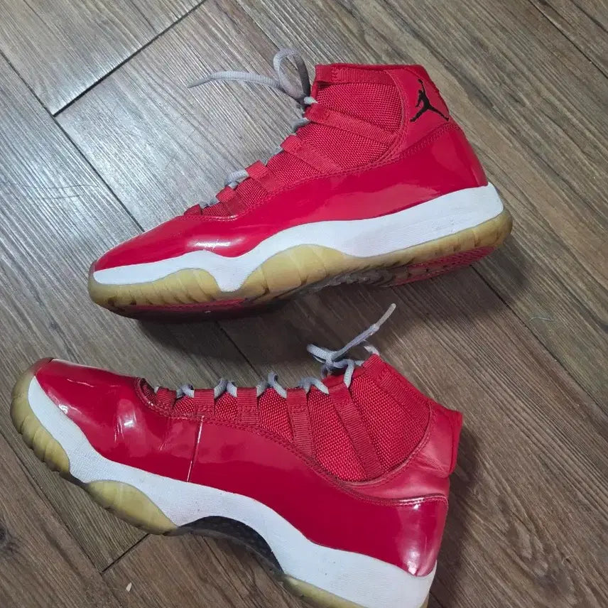 [BUNJANG] Air Jordan 11 Retro Red Basketball Shoes / 에어 조던 11 레트로 레드 농구화 270