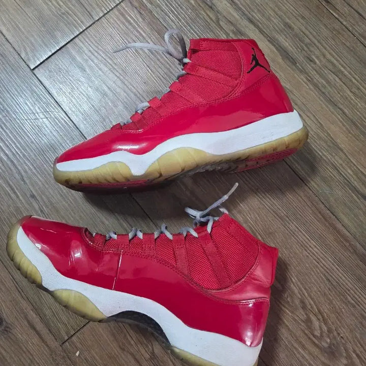 [BUNJANG] Air Jordan 11 Retro Red Basketball Shoes / 에어 조던 11 레트로 레드 농구화 270