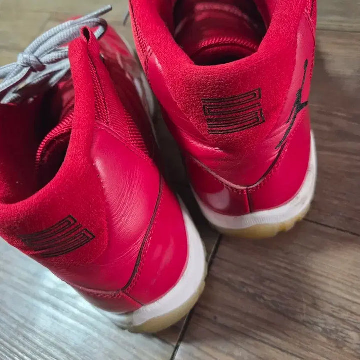 [BUNJANG] Air Jordan 11 Retro Red Basketball Shoes / 에어 조던 11 레트로 레드 농구화 270