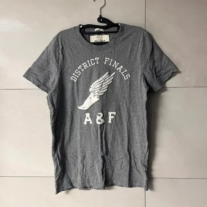[BUNJANG] Abercrombie &amp; Fitch Spell Logo T-Shirt - Gray [L] / 아베크롬비 A&amp;F 스펠로고 티셔츠 그레이 [L]