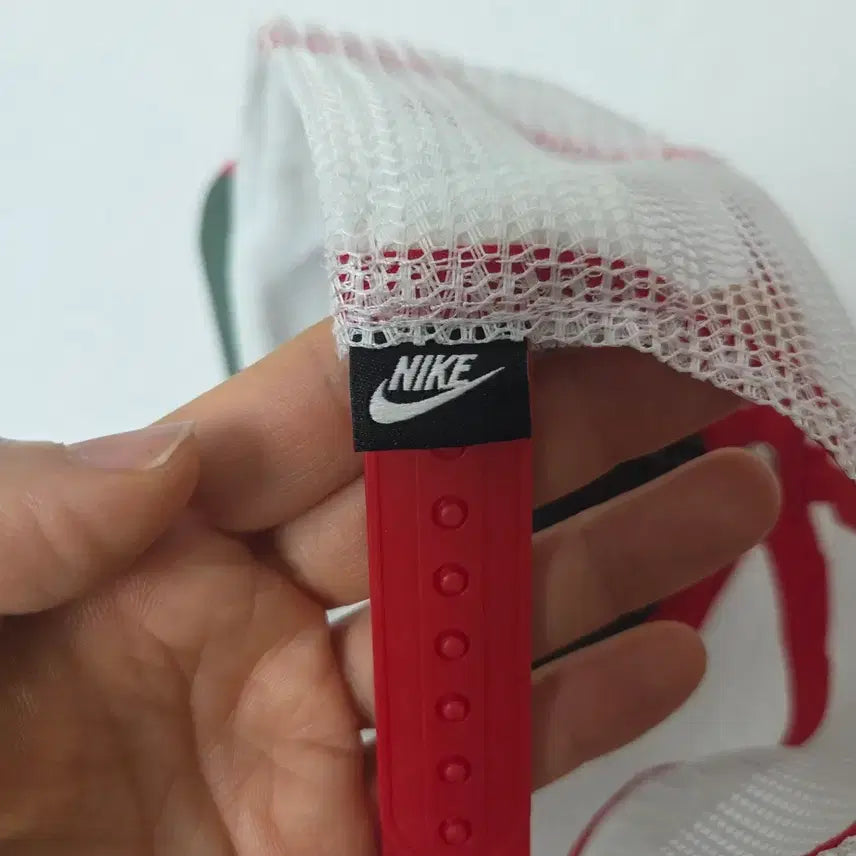 [BUNJANG] Nike Stranger Things Mesh Ball Cap / 나이키 기묘한 이야기 메쉬볼캡 레드앤화이트(F)