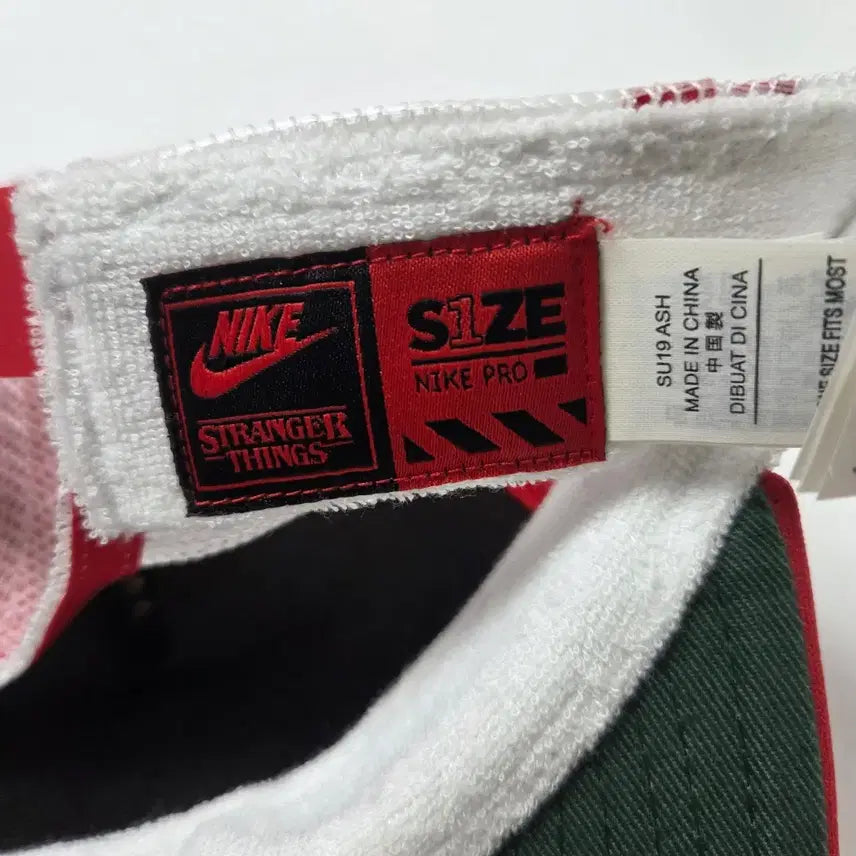 [BUNJANG] Nike Stranger Things Mesh Ball Cap / 나이키 기묘한 이야기 메쉬볼캡 레드앤화이트(F)