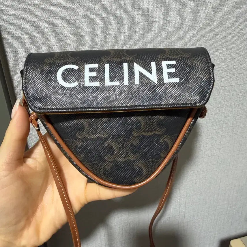 [BUNJANG] Celine Triomphe Mini Crossbody Bag / 셀린느 트리오페 미니 크로스백