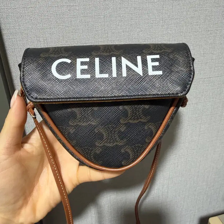 [BUNJANG] Celine Triomphe Mini Crossbody Bag / 셀린느 트리오페 미니 크로스백