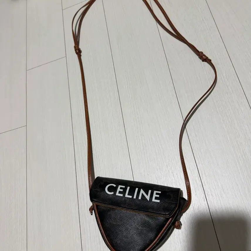 [BUNJANG] Celine Triomphe Mini Crossbody Bag / 셀린느 트리오페 미니 크로스백