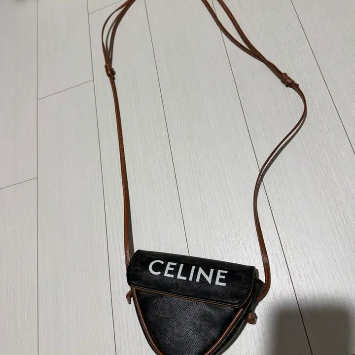 [BUNJANG] Celine Triomphe Mini Crossbody Bag / 셀린느 트리오페 미니 크로스백