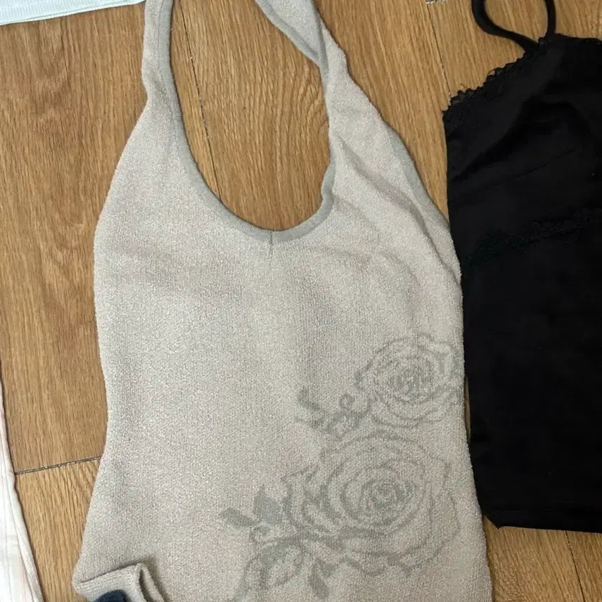 [BUNJANG] Sculptor Flower Rose Halter Top / 스컬프터 플라워 로즈 홀터넥 M