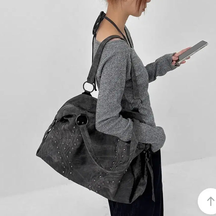 [SOLD OUT] [1.2] 스터드 빈티지 레더 빅 보부상 숄더백