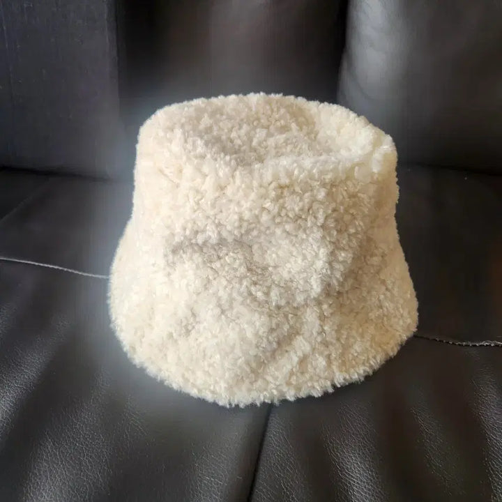 [BUNJANG] Domestic Ivory Faux Shearling Bucket Hat / 뽀글이 겨울 모자 버킷햇 국내 제작 아이보리 고퀄