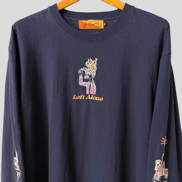 [BUNJANG] Left Alone Embroidered Long Sleeve T-shirt / (XL)Left Alone 일러스트 자수 긴팔 티셔츠