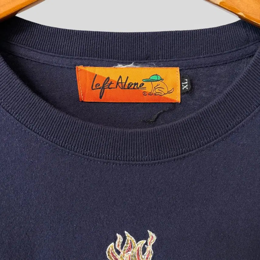 [BUNJANG] Left Alone Embroidered Long Sleeve T-shirt / (XL)Left Alone 일러스트 자수 긴팔 티셔츠
