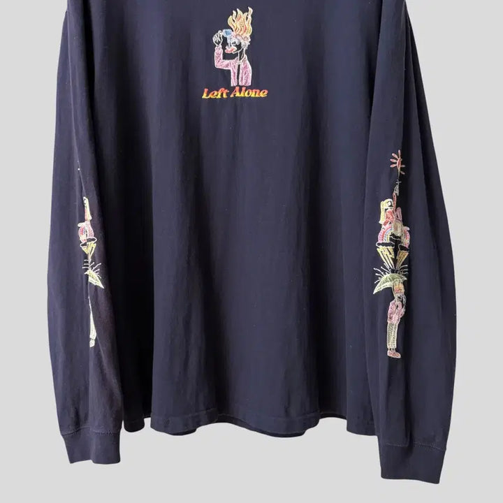[BUNJANG] Left Alone Embroidered Long Sleeve T-shirt / (XL)Left Alone 일러스트 자수 긴팔 티셔츠