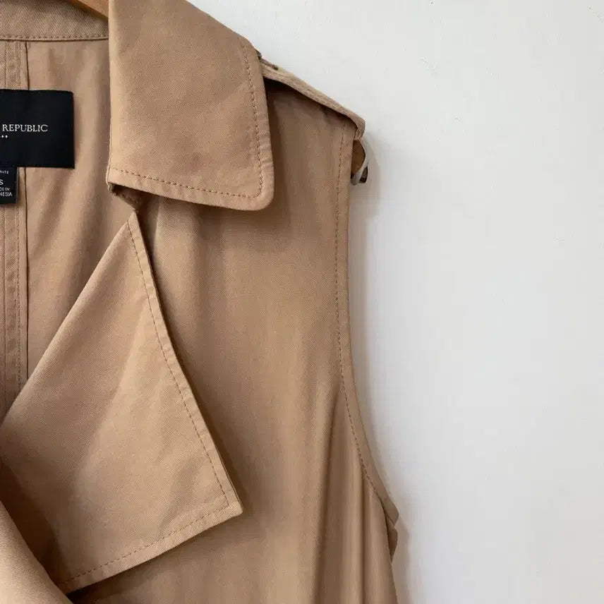 [BUNJANG] Banana Republic Beige Vest S / 바나나리퍼블릭 베이지색 조끼 S