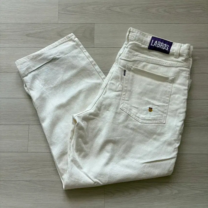 [SOLD OUT] 라브로스 데이지진 화이트