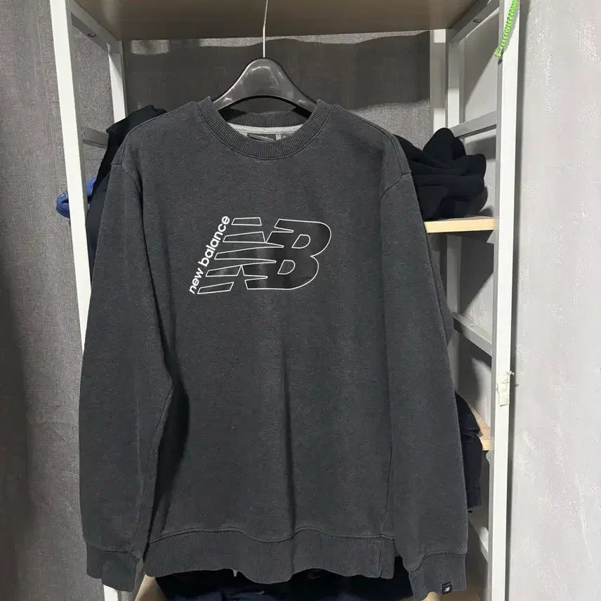 [SOLD OUT] 뉴발란스 맨투맨 티셔츠 블랙[여성90]