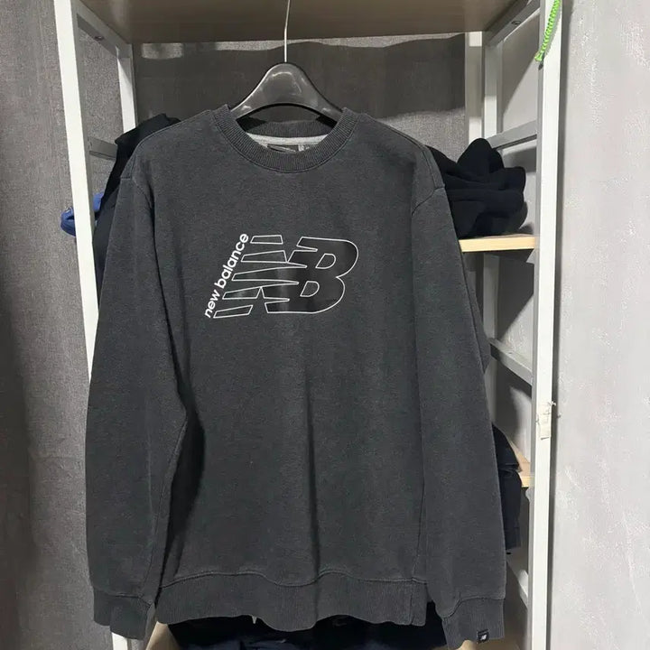 [SOLD OUT] 뉴발란스 맨투맨 티셔츠 블랙[여성90]