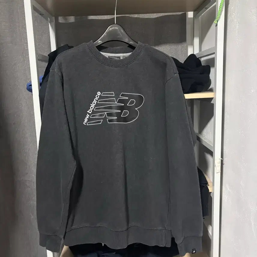 [SOLD OUT] 뉴발란스 맨투맨 티셔츠 블랙[여성90]