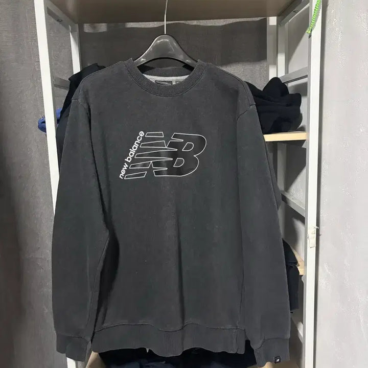 [SOLD OUT] 뉴발란스 맨투맨 티셔츠 블랙[여성90]