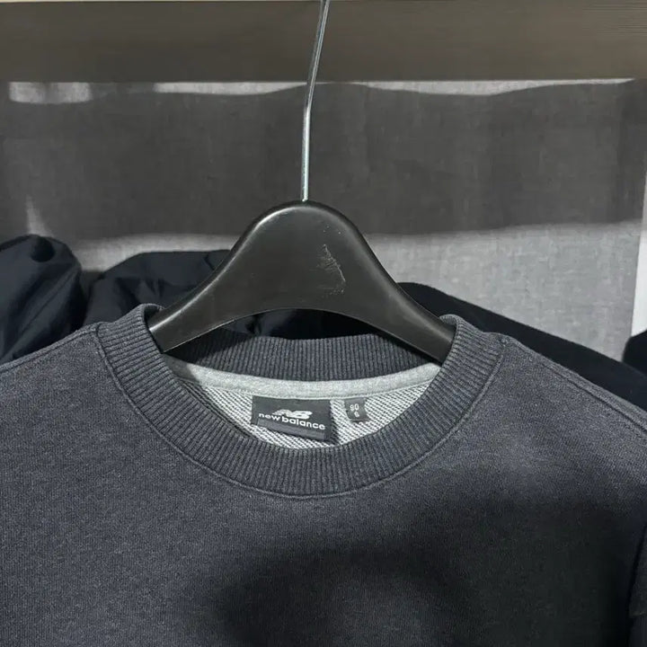 [SOLD OUT] 뉴발란스 맨투맨 티셔츠 블랙[여성90]