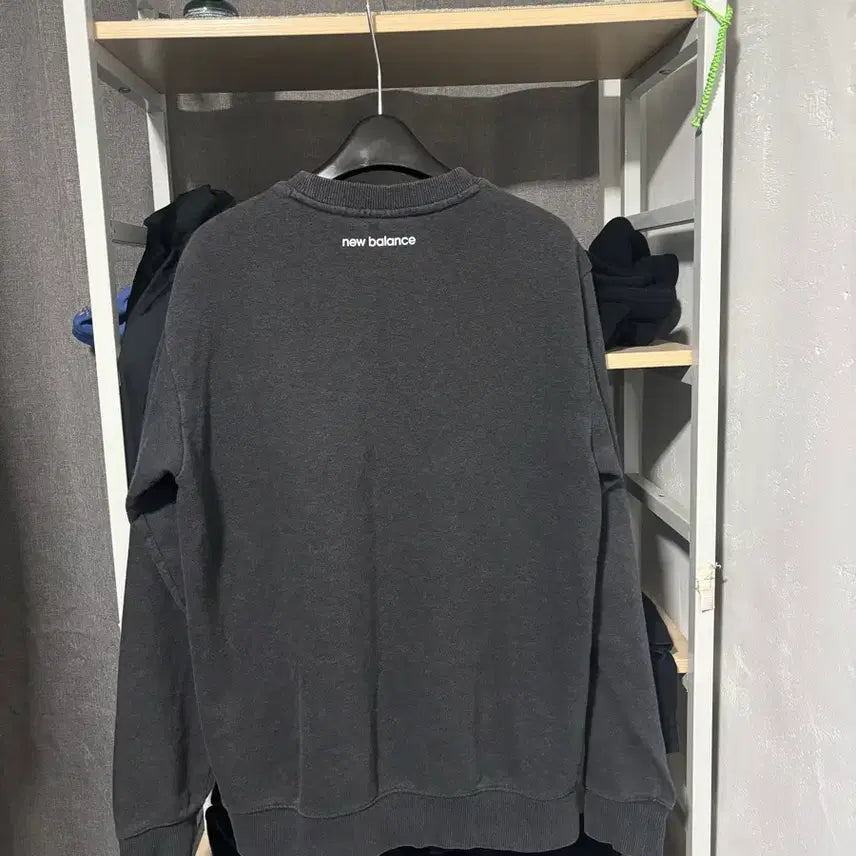 [SOLD OUT] 뉴발란스 맨투맨 티셔츠 블랙[여성90]