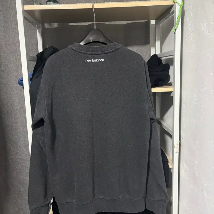 [SOLD OUT] 뉴발란스 맨투맨 티셔츠 블랙[여성90]