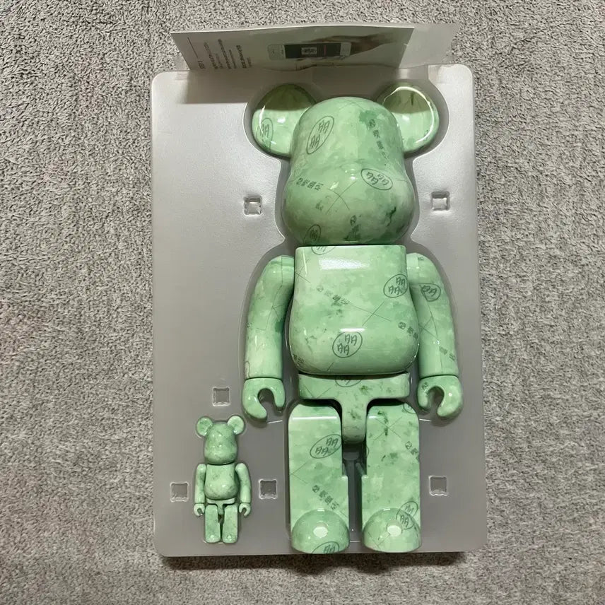 [BUNJANG] Dada Bearbrick 400%+100% Set / 400%+100% 다다 베어브릭 판매
