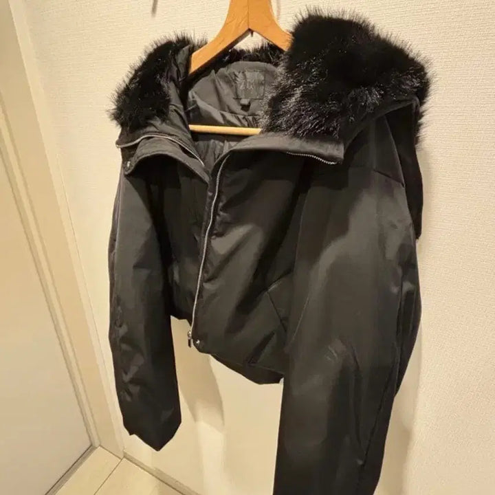 [BUNJANG] ZARA Black Fur Cropped Jumper / 자라블랙퍼점퍼