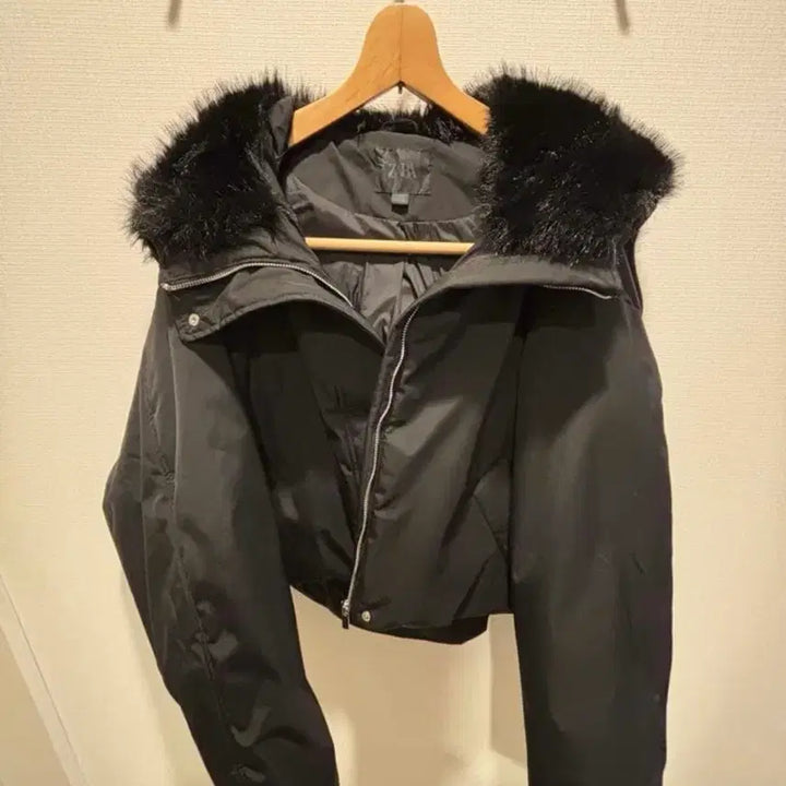 [BUNJANG] ZARA Black Fur Cropped Jumper / 자라블랙퍼점퍼