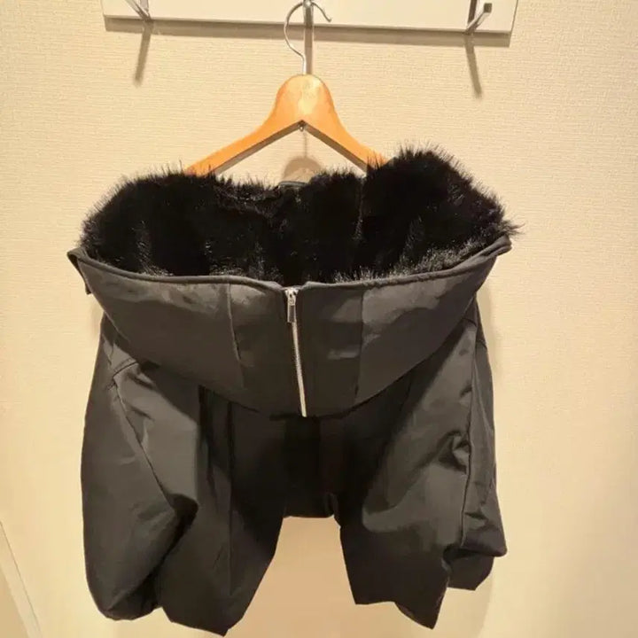 [BUNJANG] ZARA Black Fur Cropped Jumper / 자라블랙퍼점퍼