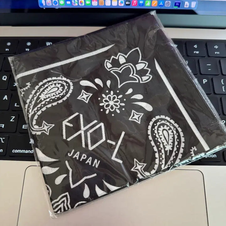 [BUNJANG] EXO EXO-L Japan POB Bandana / 엑소 exo 엑소엘 재팬 특전 반다나 미개봉