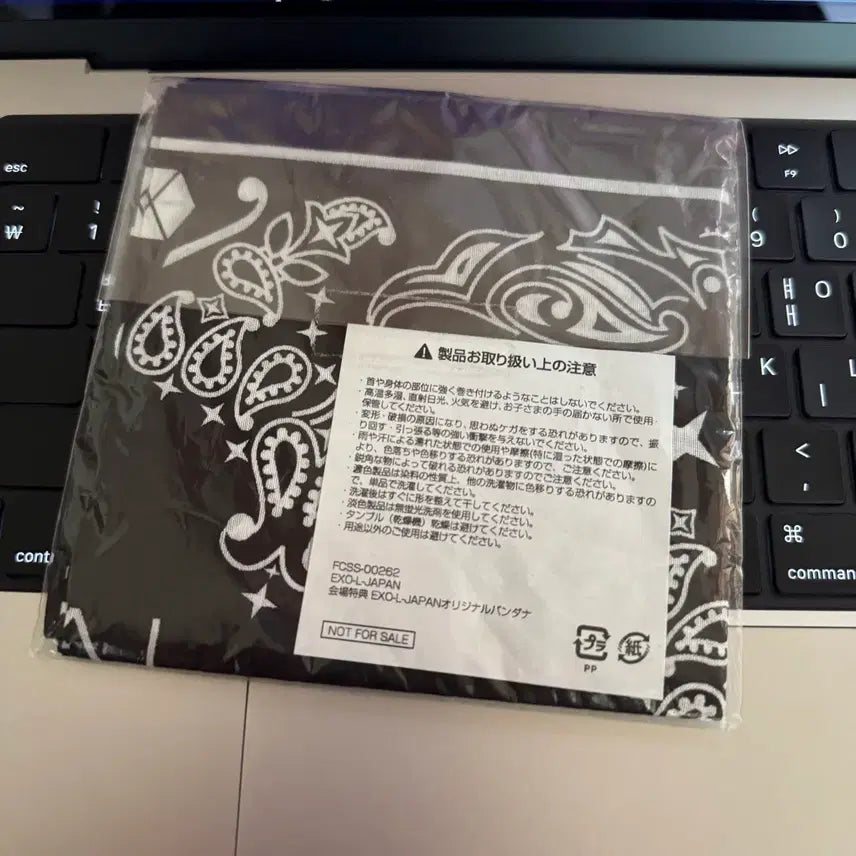 [BUNJANG] EXO EXO-L Japan POB Bandana / 엑소 exo 엑소엘 재팬 특전 반다나 미개봉
