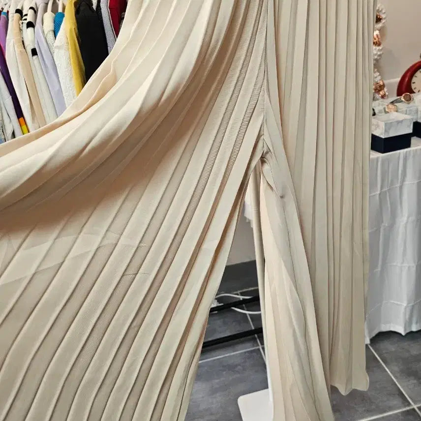 [BUNJANG] Ivory Pleated Wide Leg Pants / 아이보리 플리츠 롱 와이드 팬츠
