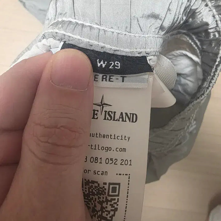 [SOLD OUT] 스톤아일랜드 나일론 메탈 조거 팬츠