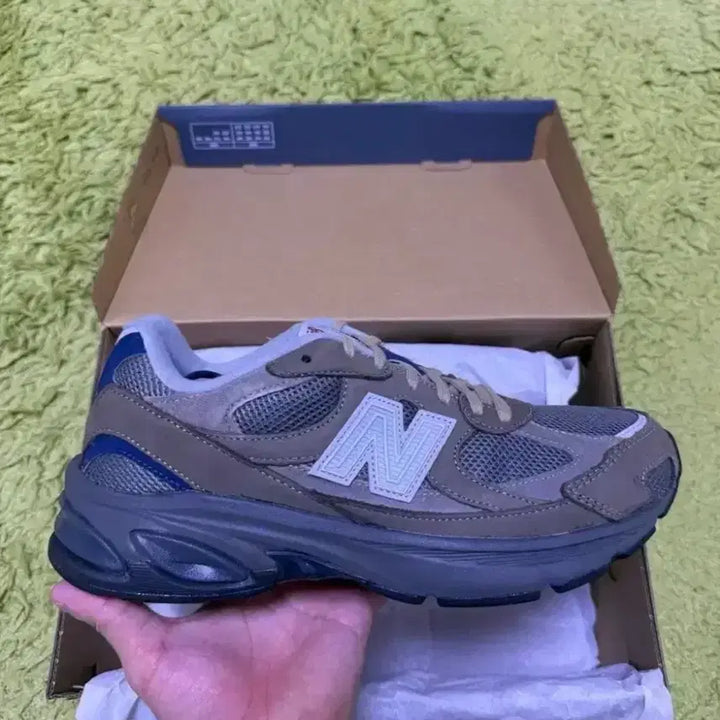[BUNJANG] New Balance Khakis 2010 Abzorb Sneakers / 뉴발란스 카키스 2010 앱졸브