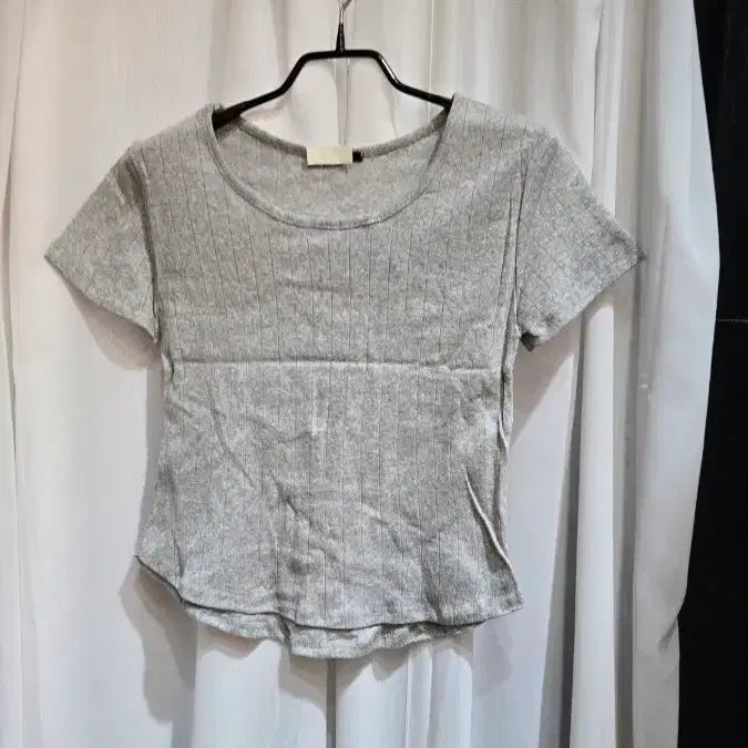 [BUNJANG] Gray Punching Detail Asymmetric Hemline T-shirt / 펀칭 골지 밑단유 언발 그레이 반팔