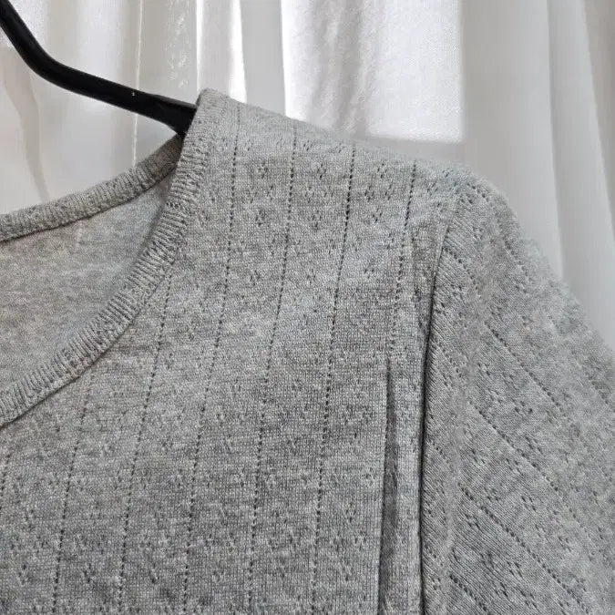 [BUNJANG] Gray Punching Detail Asymmetric Hemline T-shirt / 펀칭 골지 밑단유 언발 그레이 반팔