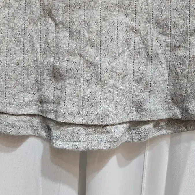 [BUNJANG] Gray Punching Detail Asymmetric Hemline T-shirt / 펀칭 골지 밑단유 언발 그레이 반팔