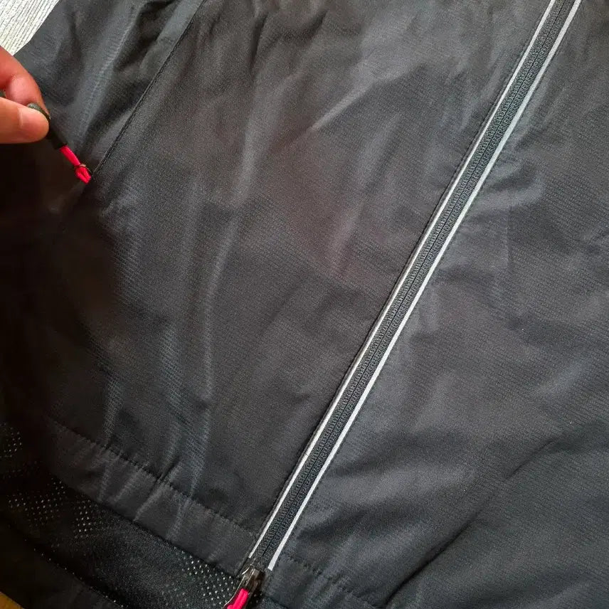 [BUNJANG] New Balance Black Windbreaker S Size / (택달린새상품)미국구매 검정색 뉴발란스 바람막이 S사이즈